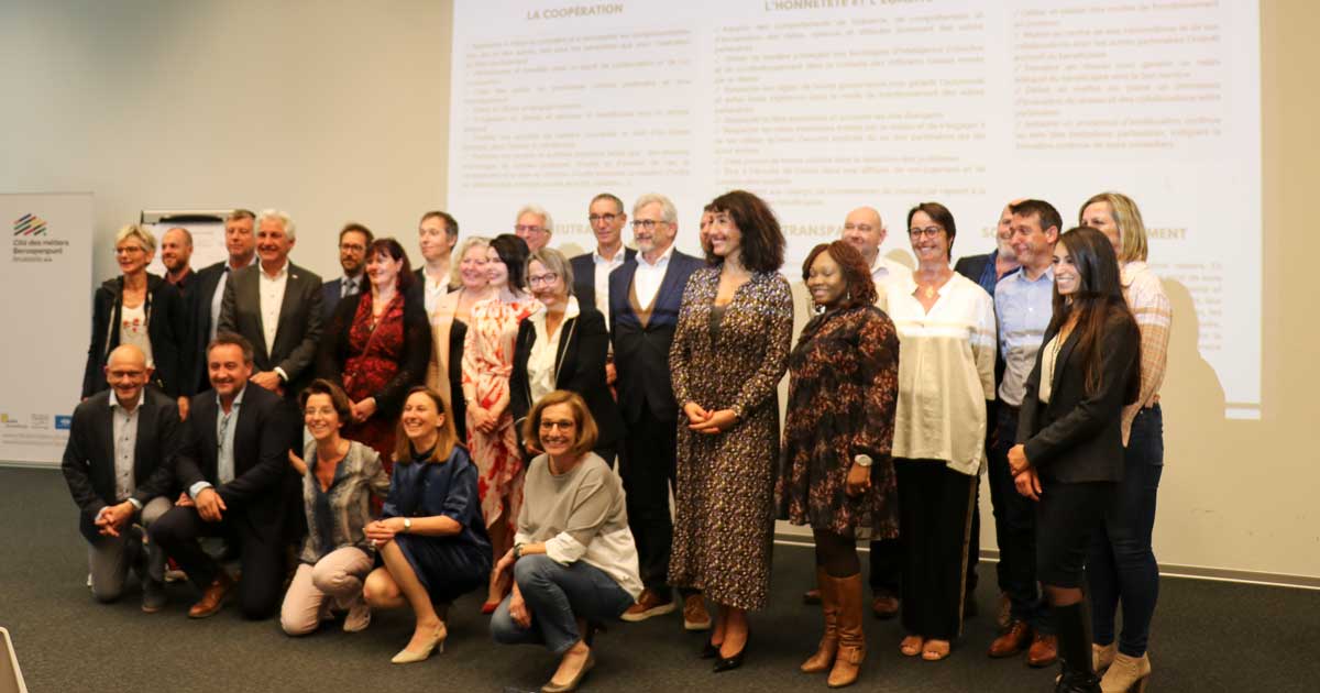 Signature de la charte pour l'orientation tout au long de la vie, les ministres responsables et les services partenaires