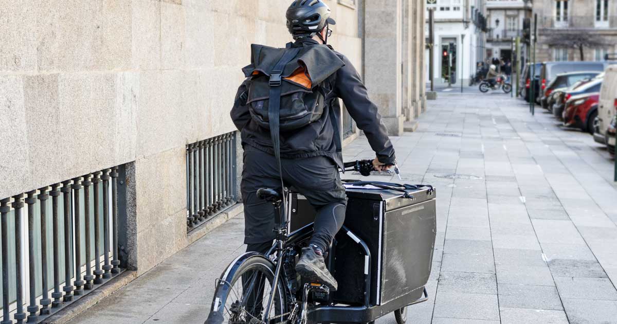 Matériel roulant et interfaces spécifiques : former les coursiers à vélo